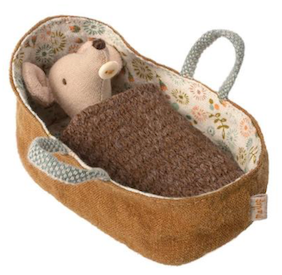 maileg brown carry cot and baby mouse