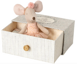 Maileg Little Sister Mouse in Daybed AW 21